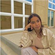 Étudiante de terminale proposant des cours aux collégiens et primaires